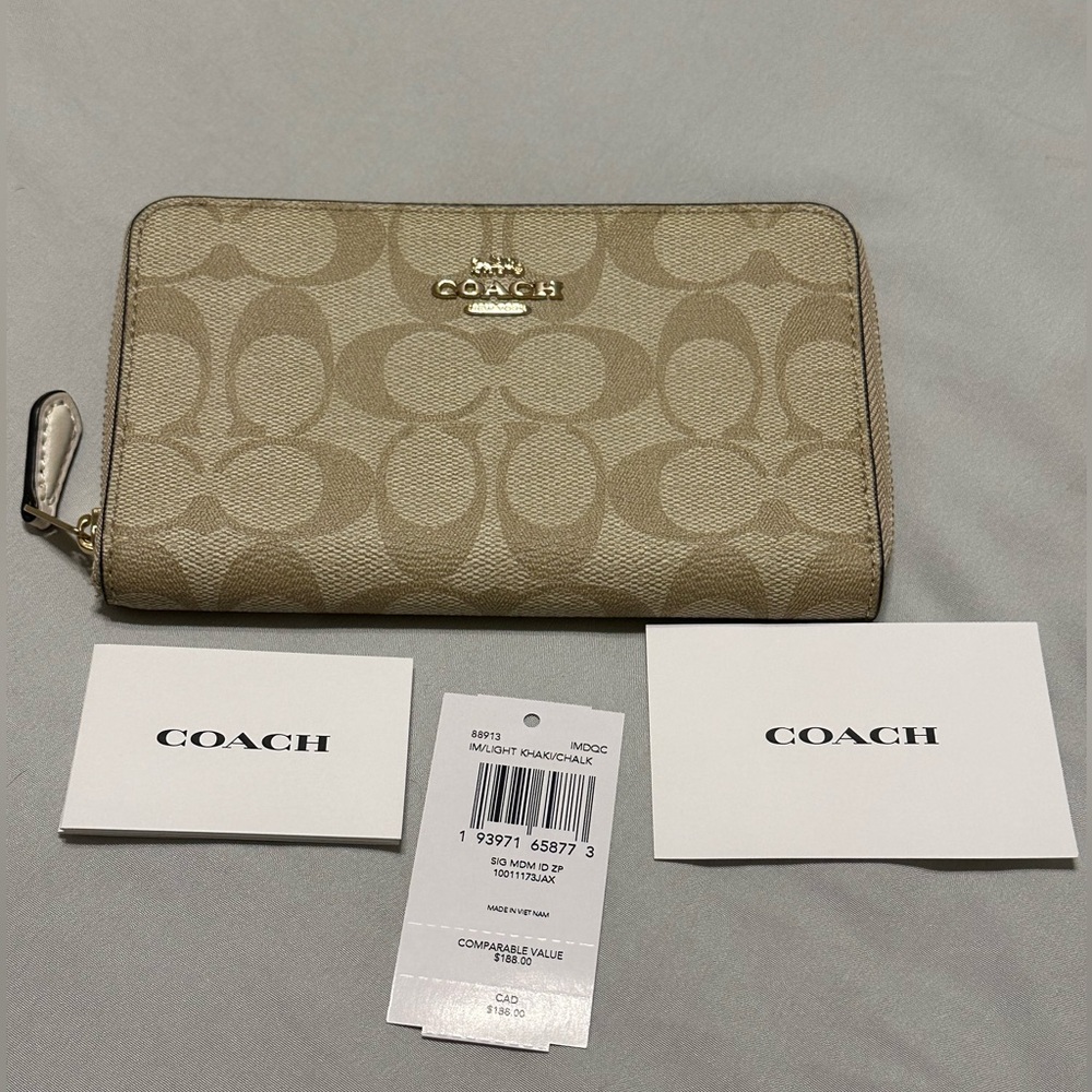 Coach Medium Zip Wallet